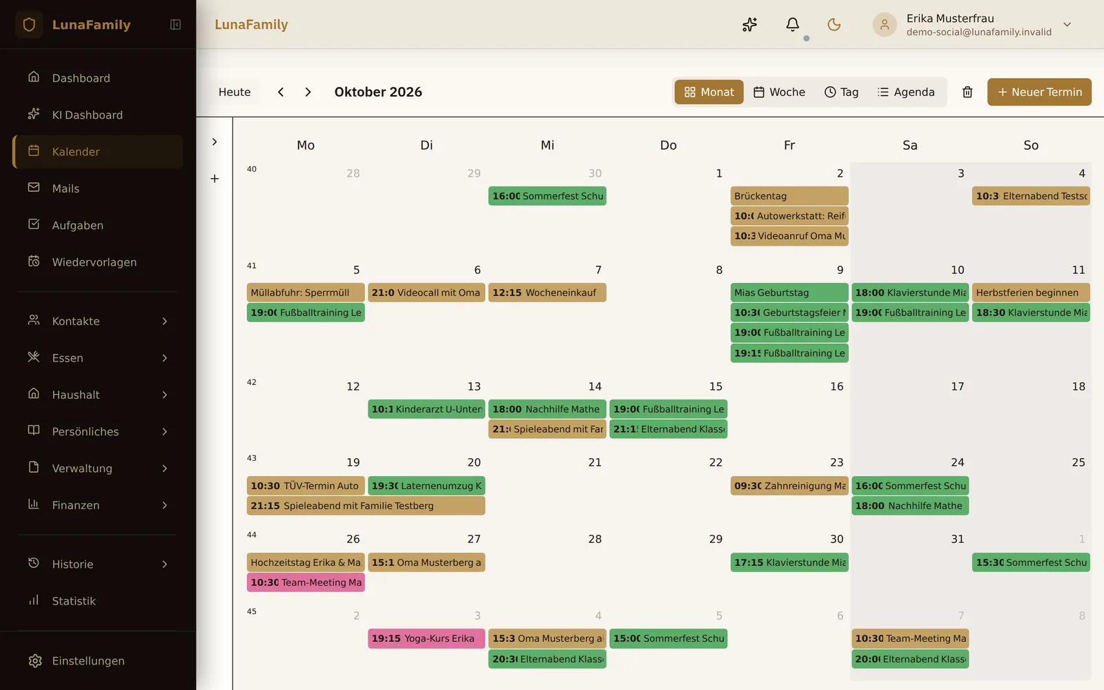 Der Familienkalender: jede Person in ihrer Farbe
